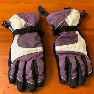 Women’s size small thinsulate ski gloves.